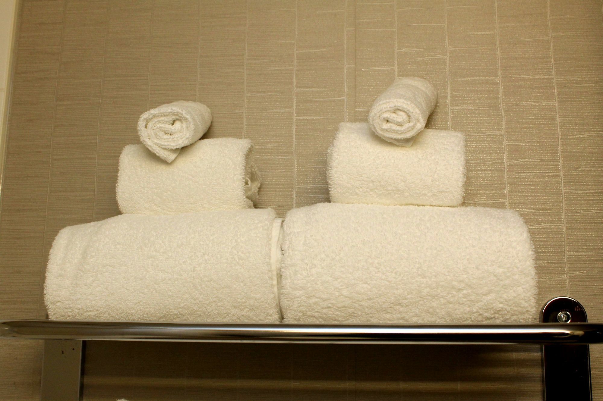 Express & Sherwood Park-edmonton Area By Ihg Hotel
