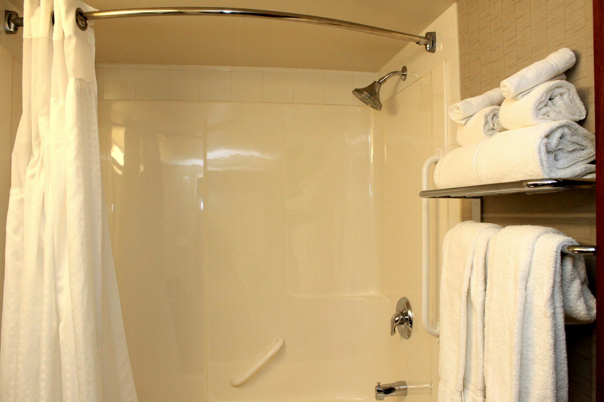 Express & Sherwood Park-edmonton Area By Ihg 3*